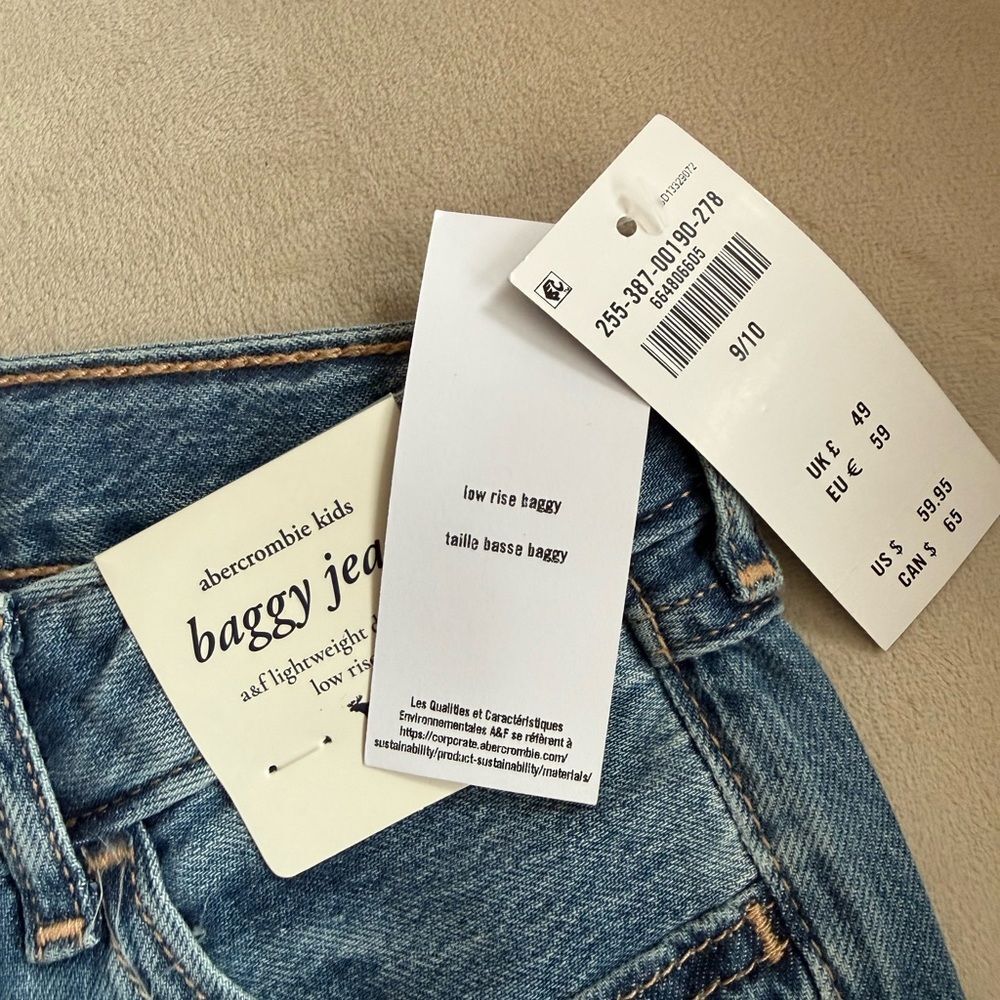 NWT Abercrombie Kids Low Rise Baggy jeans. Medium Wash with Hearts. Size 9/10 - Picture 8 of 10